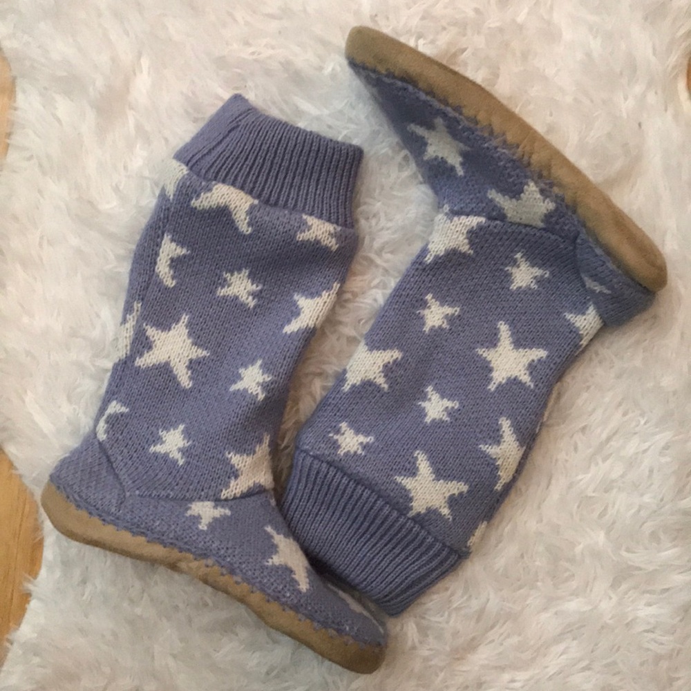 Old navy slippers blue with stars